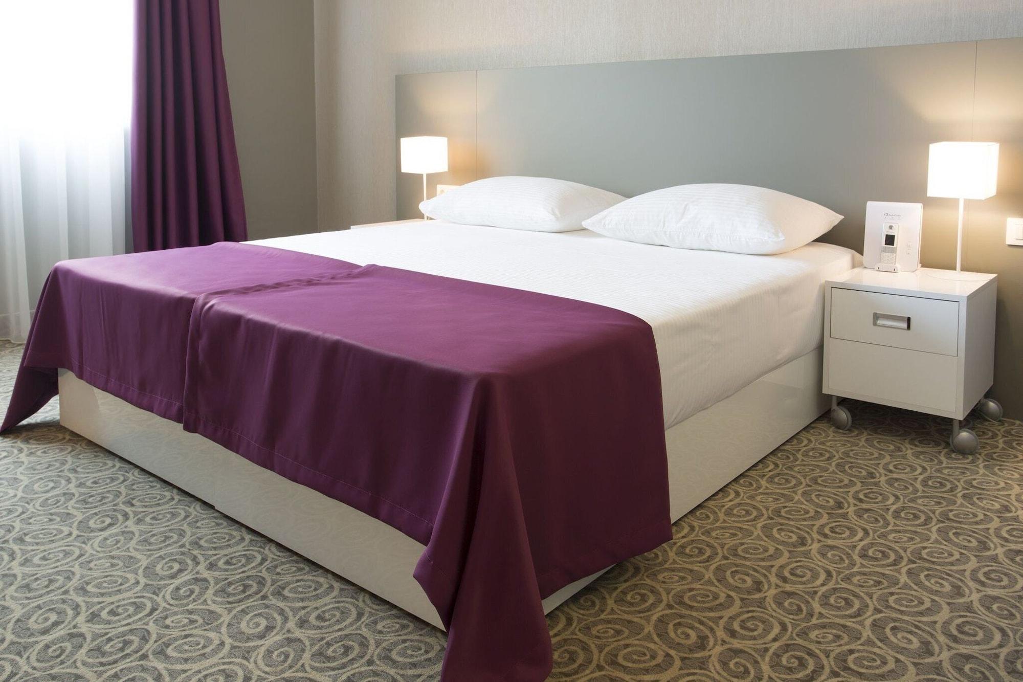 Radisson Red Belgrade Hotel Екстериор снимка